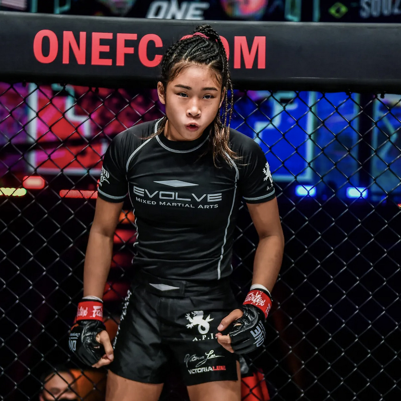 1400px x 1400px - Rising MMA star, Victoria Lee, dies at age 18